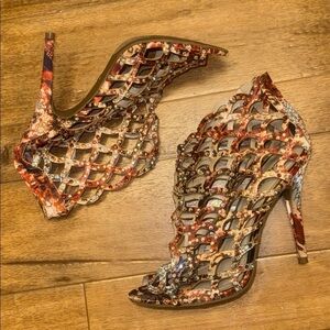 7.5 Zigi Soho Vibrant Diva Elegant Cutout Heels